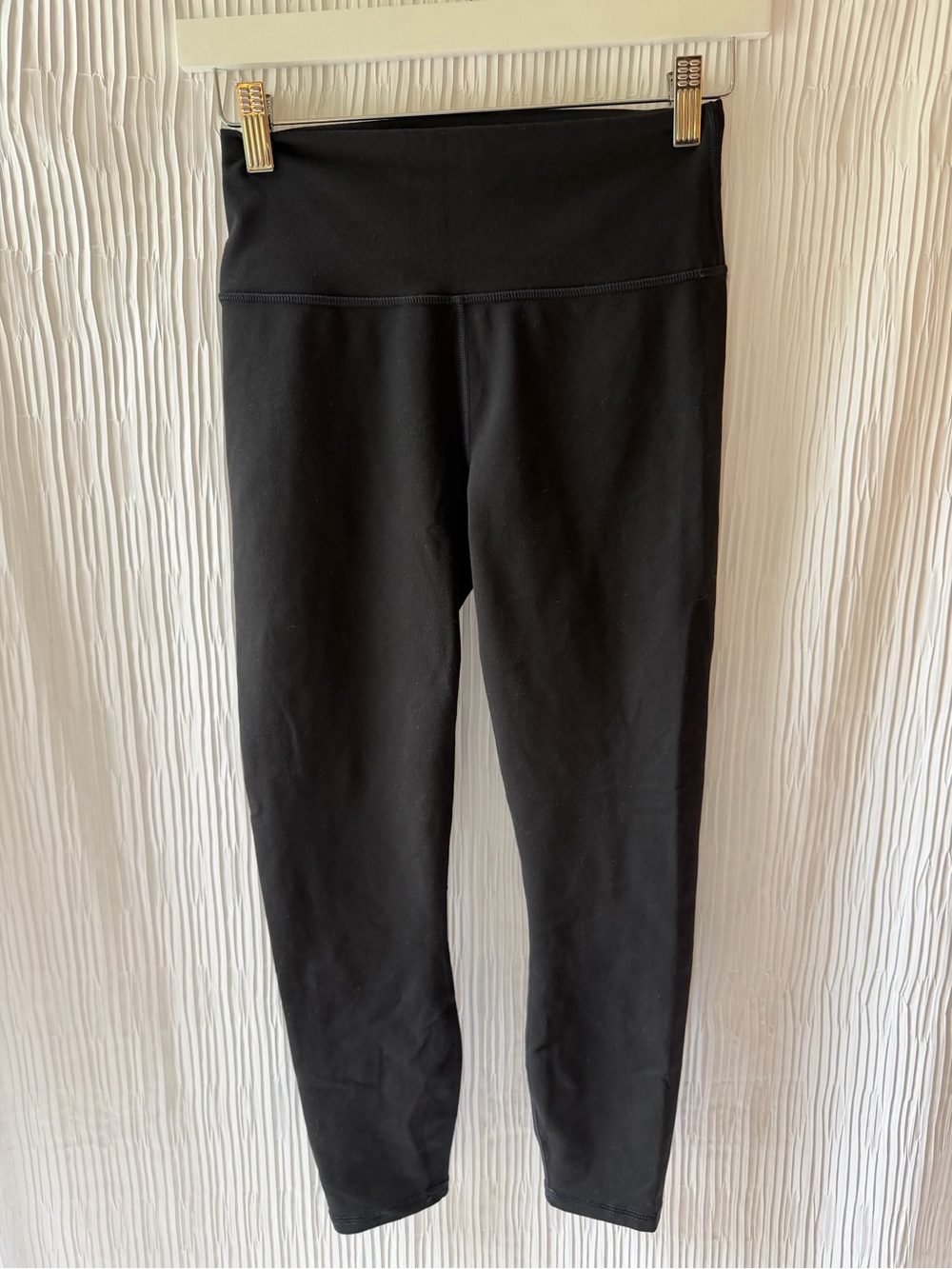 Fabletics Define PowerHold High-Waisted 7/8 Leggings | Black | Size S